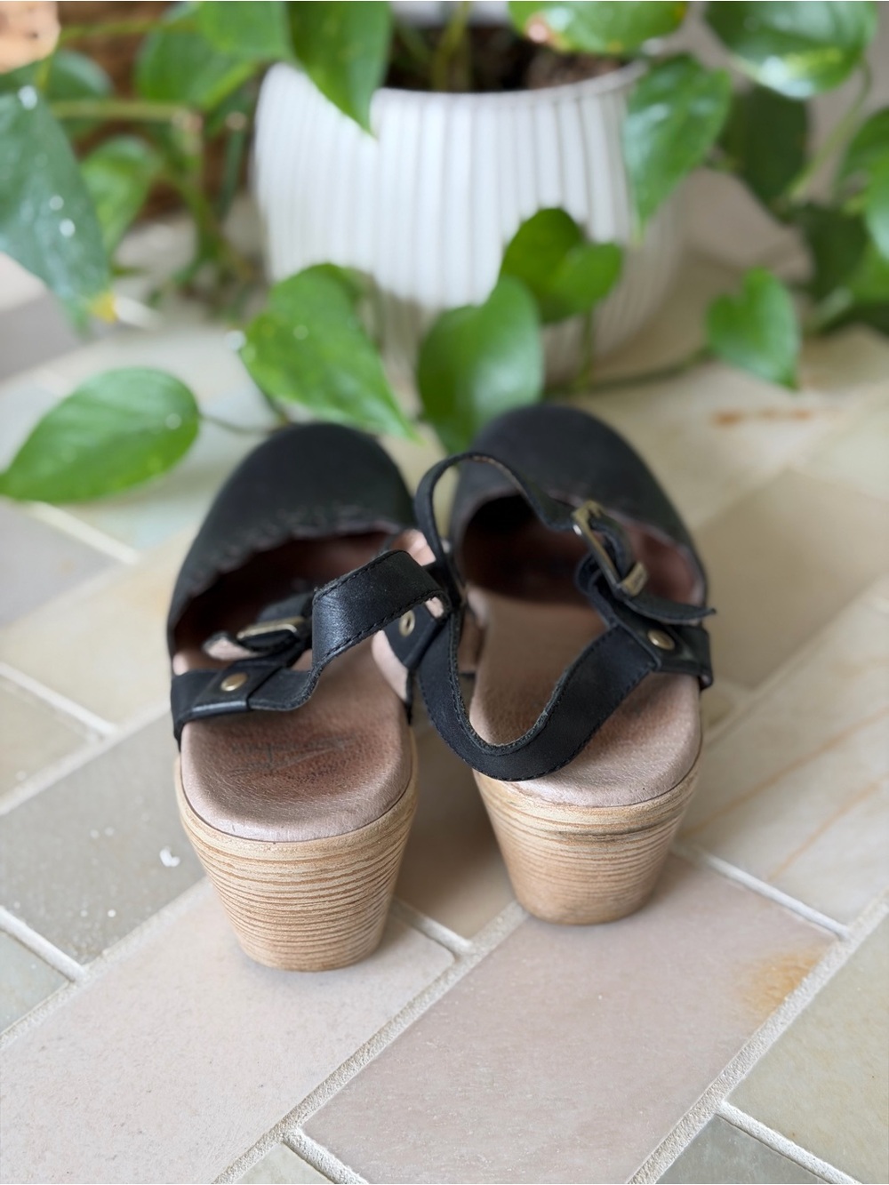 Black Leather Dansko Clog Sandals - Womens 37 - Picture 5 of 7